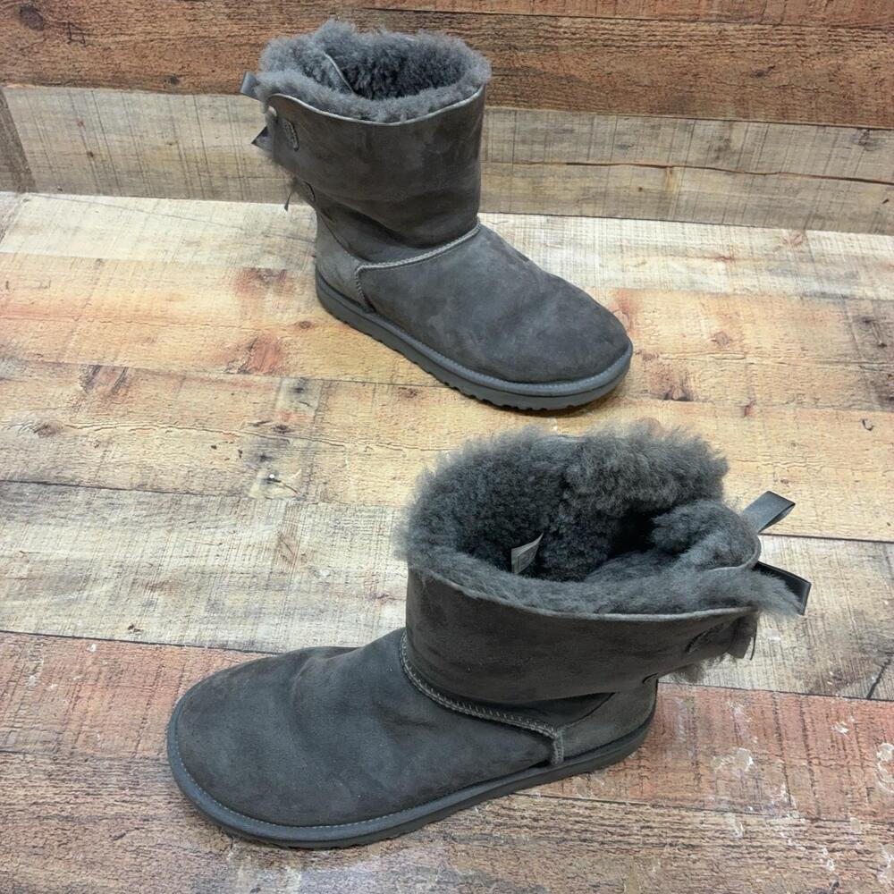 UGG 1016225 Boots Womens Size 11 42 Gray Suede Bow Shearling Mid Calf Winter